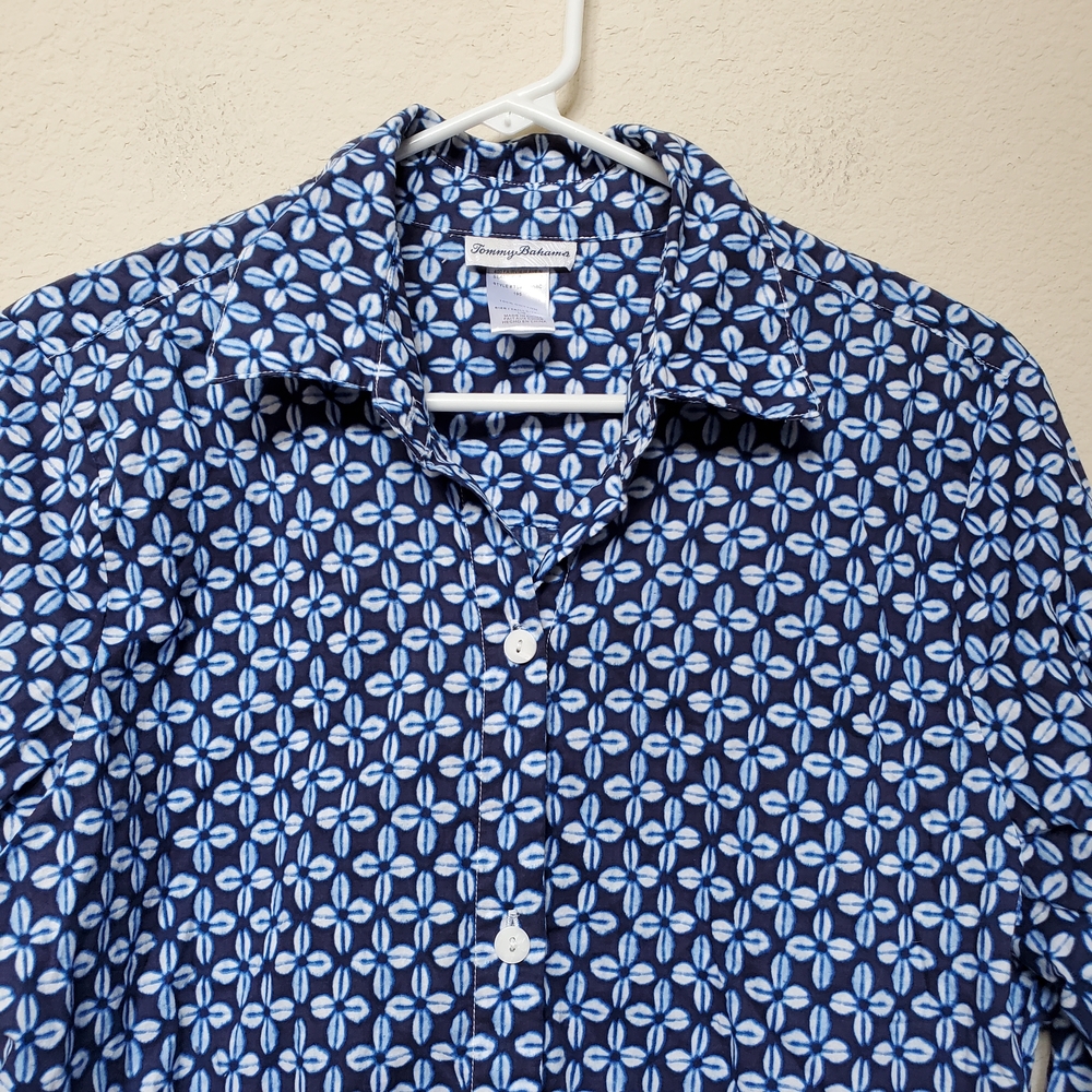 Tommy Bahama Indigo Cowrie Boyfriend Shirt. Size Large - Picture 2 of 6